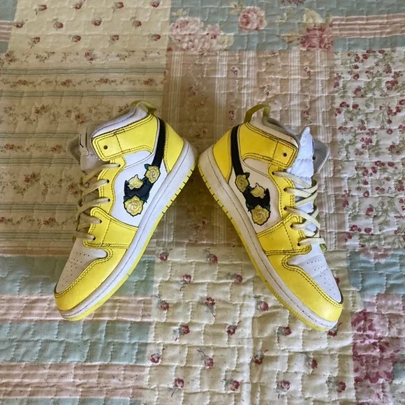 Air Jordan 1 Mid SE Dynamic Yellow Floral AV5173-700 Size 13.5 C - Picture 12 of 13